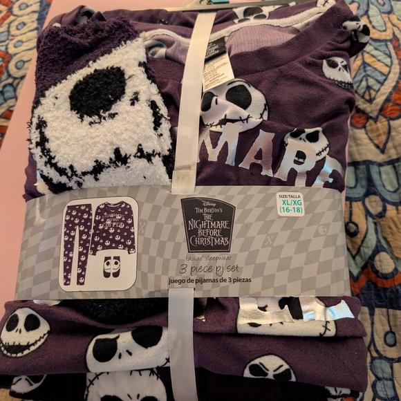 Disney The Nightmare Before Christmas Women's Pajama Set With Fuzzy Socks - Picture 1 of 1